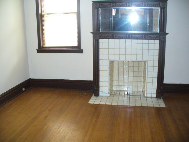 5443 Baywood St, Unit 1st floor in Pittsburgh, PA - Building Photo - Building Photo