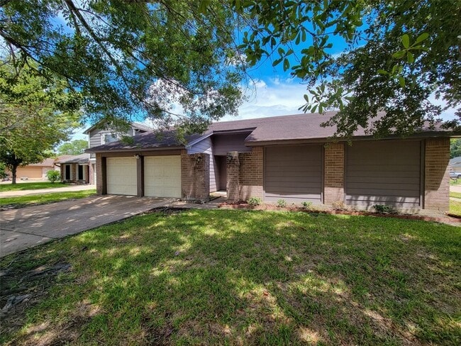 3415 Wingdale Ct, Unit 2096 in Houston, TX - Building Photo - Building Photo
