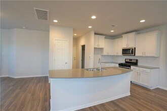 12110 Tolson Dr in Manor, TX - Foto de edificio - Building Photo