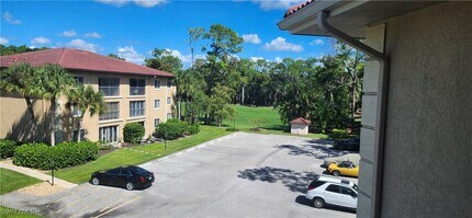 1051 Foxfire Ln in Naples, FL - Building Photo - Building Photo