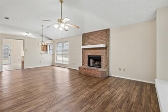 5209 Livermore Dr in Arlington, TX - Building Photo - Building Photo