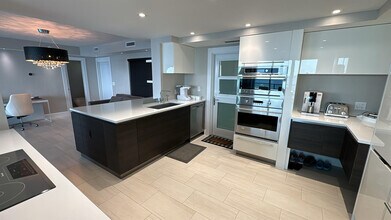 333 NE 21st Ave in Deerfield Beach, FL - Foto de edificio - Building Photo