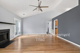 10 Manor Ridge Ct in Greensboro, NC - Building Photo - Building Photo