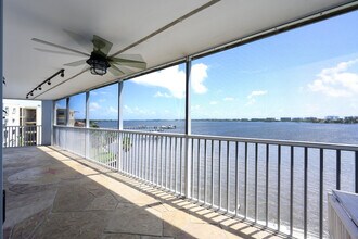 100 Waterway Dr S in Lantana, FL - Building Photo - Building Photo