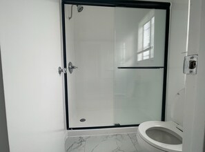 6554 La Mirada Ave in Los Angeles, CA - Building Photo - Building Photo