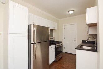 3833 N Greenview Ave, Unit J06P in Chicago, IL - Foto de edificio - Building Photo