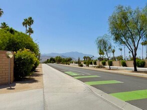 43155 Portola Ave in Palm Desert, CA - Building Photo - Building Photo