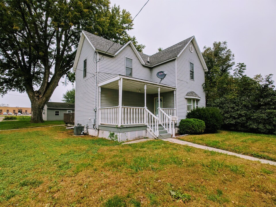 738 W Front St in Albert Lea, MN - Building Photo