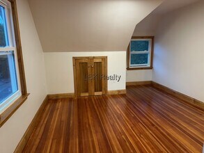 28 Maple Park in Newton, MA - Foto de edificio - Building Photo
