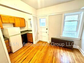 1055 W Dakin St in Chicago, IL - Building Photo - Building Photo