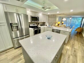 290 Naples Cove Dr in Naples, FL - Foto de edificio - Building Photo