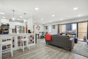 102 Monroe St in Rockville, MD - Building Photo