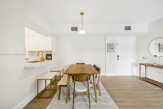 9340 Fontainebleau Blvd in Miami, FL - Building Photo - Building Photo