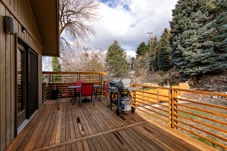 8971 Alpen Way in Cottonwood Heights, UT - Foto de edificio - Building Photo