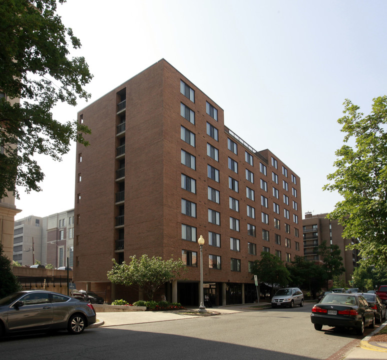 St. Mary's Court in Washington, DC - Foto de edificio