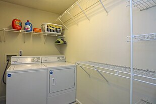 Addison Point in Greensboro, NC - Building Photo