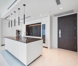 300 Biscayne Boulevard Way, Unit 2906 in Miami, FL - Building Photo - Building Photo