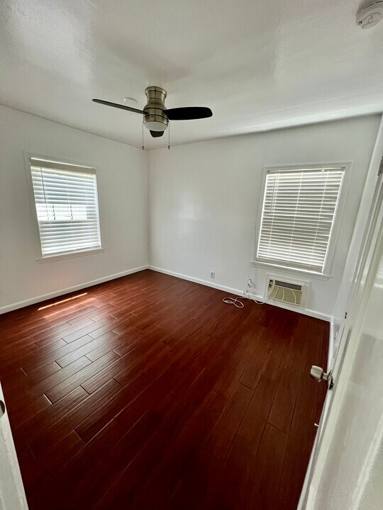 1809 S Orange Dr, Unit 1 in Los Angeles, CA - Building Photo