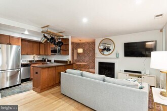 902 D St SE in Washington, DC - Building Photo - Building Photo