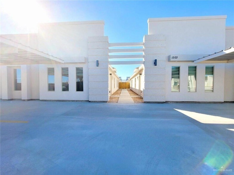 810 E Starr Rd, Unit D in Mercedes, TX - Building Photo