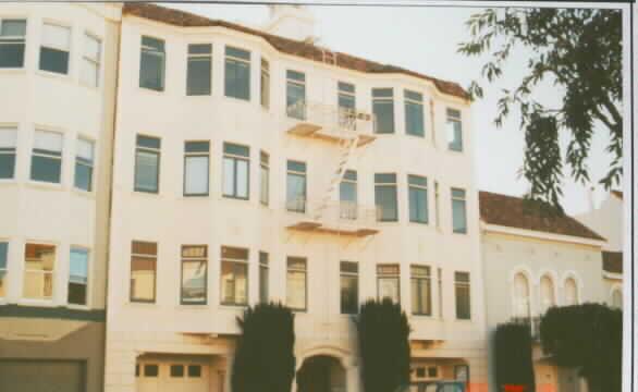 125 Cervantes Blvd in San Francisco, CA - Foto de edificio - Building Photo