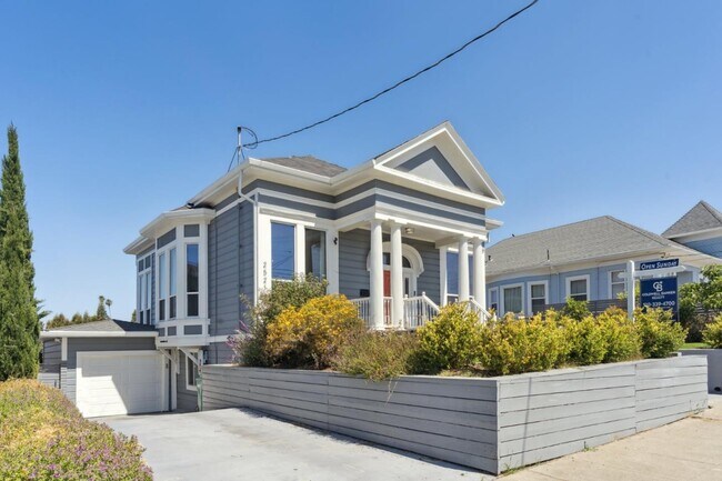 2521 Grande Vista Ave in Oakland, CA - Building Photo - Building Photo