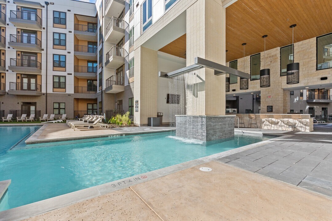 Lenox Burnet in Austin, TX - Foto de edificio