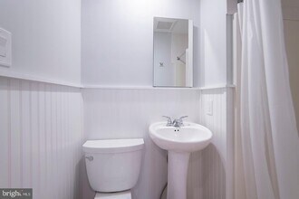 626 S 19th St-Unit -UNIT 1F in Philadelphia, PA - Building Photo - Building Photo