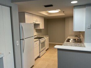 4199 N Haverhill Rd in West Palm Beach, FL - Building Photo - Building Photo