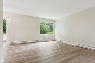 10 Wauwinet Ct in Guilford, CT - Building Photo - Building Photo