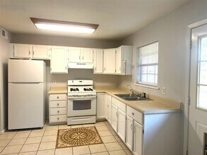 1307 Center St in Lockhart, TX - Building Photo - Building Photo