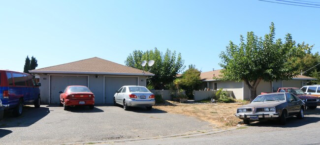 231 Robin Way in Santa Rosa, CA - Foto de edificio - Building Photo