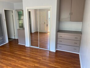 421 E Cedar Ave in Burbank, CA - Building Photo - Building Photo