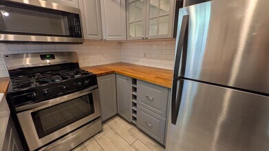 7320 Balboa Blvd in Los Angeles, CA - Building Photo - Building Photo