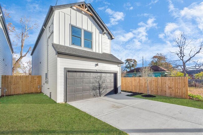 2217 Lee St in Houston, TX - Building Photo - Building Photo