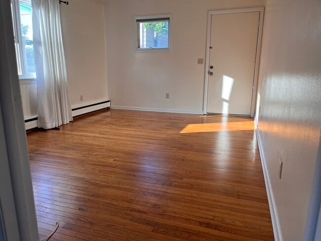 4635 Lake Ave, Unit 4635 in Rochester, NY - Building Photo - Building Photo