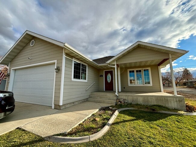 501 E Riggs St in East Helena, MT - Building Photo - Building Photo