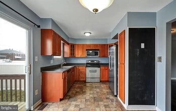 8725 Yvonne Ct Way in Parkville, MD - Building Photo - Building Photo