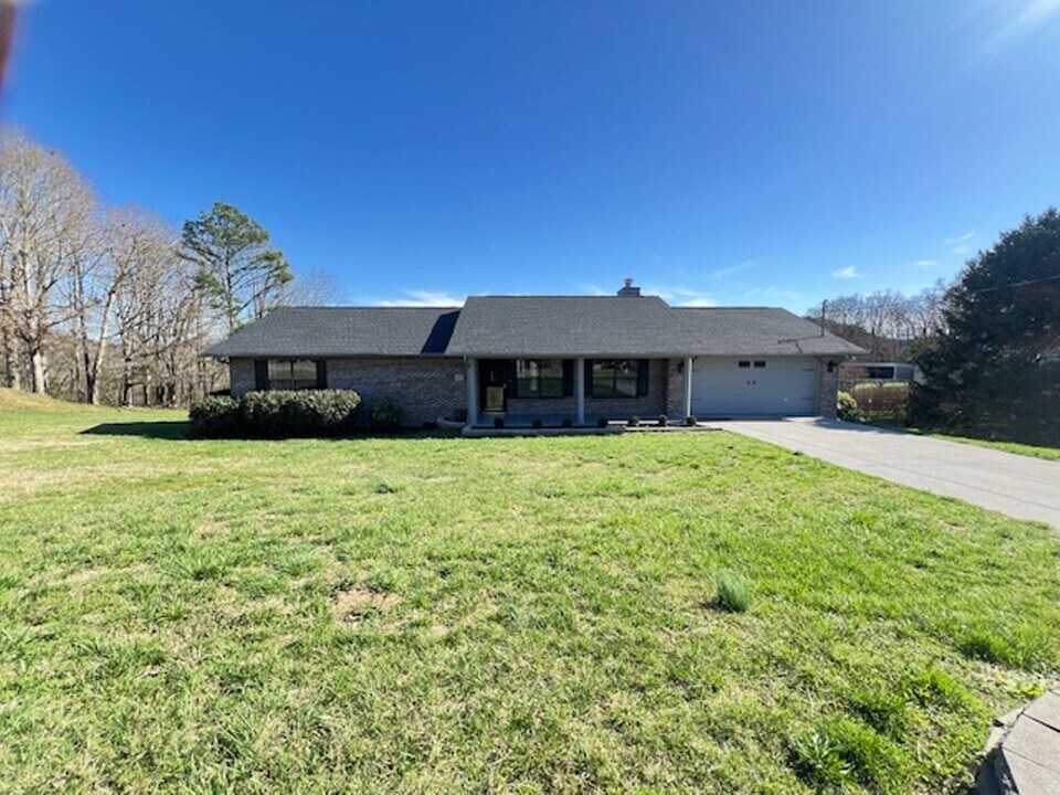 2606 Dellwood Dr in Sevierville, TN - Building Photo