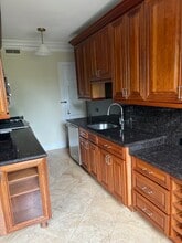 2000 N Lincoln Park W, Unit 302 in Chicago, IL - Foto de edificio - Building Photo