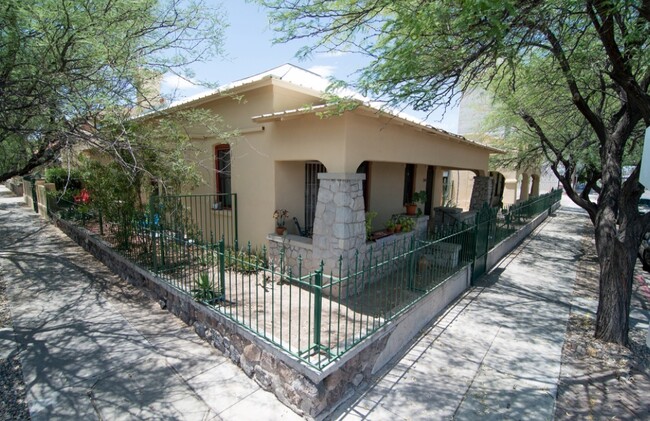 Armory Park Villas in Tucson, AZ - Foto de edificio - Building Photo