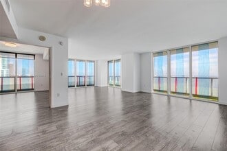50 Biscayne Blvd in Miami, FL - Building Photo - Building Photo