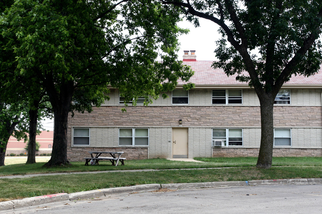 3039 W Ruskin Ct in Milwaukee, WI - Building Photo