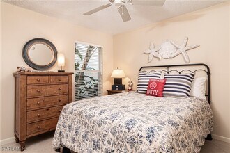 284 4th St S in Naples, FL - Building Photo - Building Photo