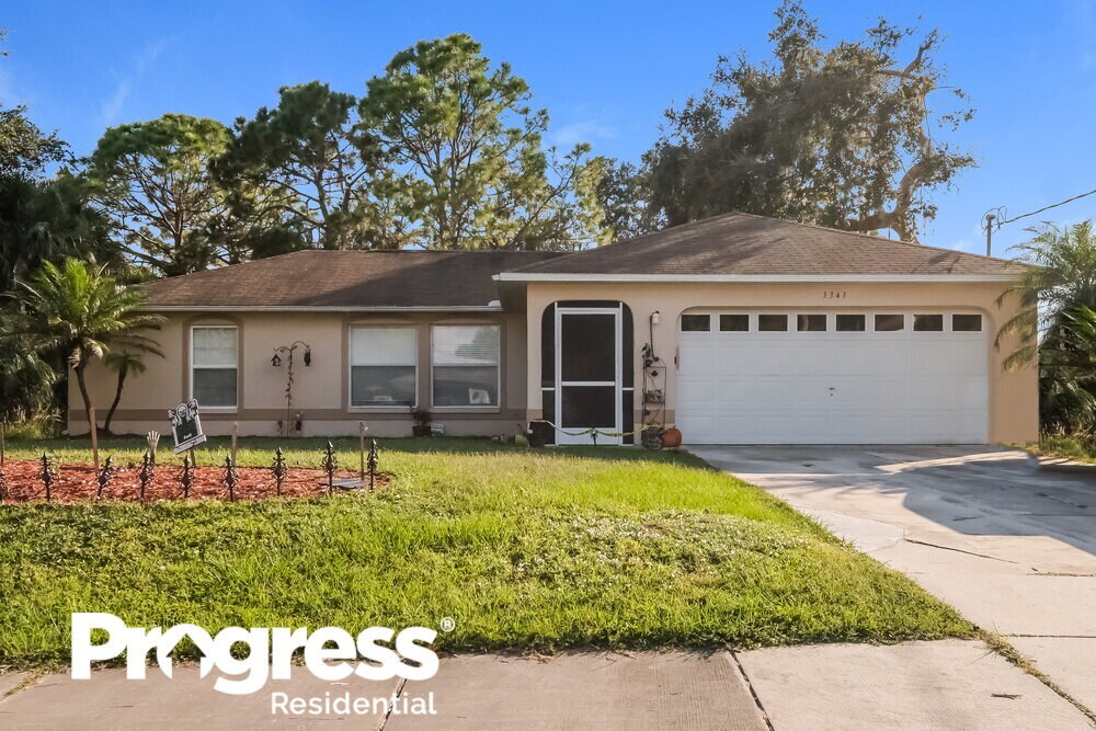 3343 Senlac Ln in North Port, FL - Building Photo