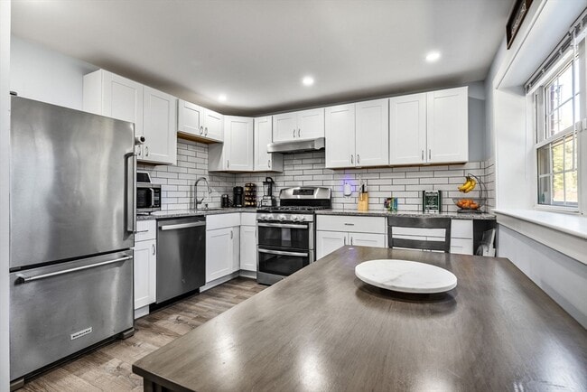 property at 90 Edgelawn Ave