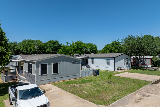 Glenn Heights Town & Country in Glenn Heights, TX - Building Photo - Building Photo