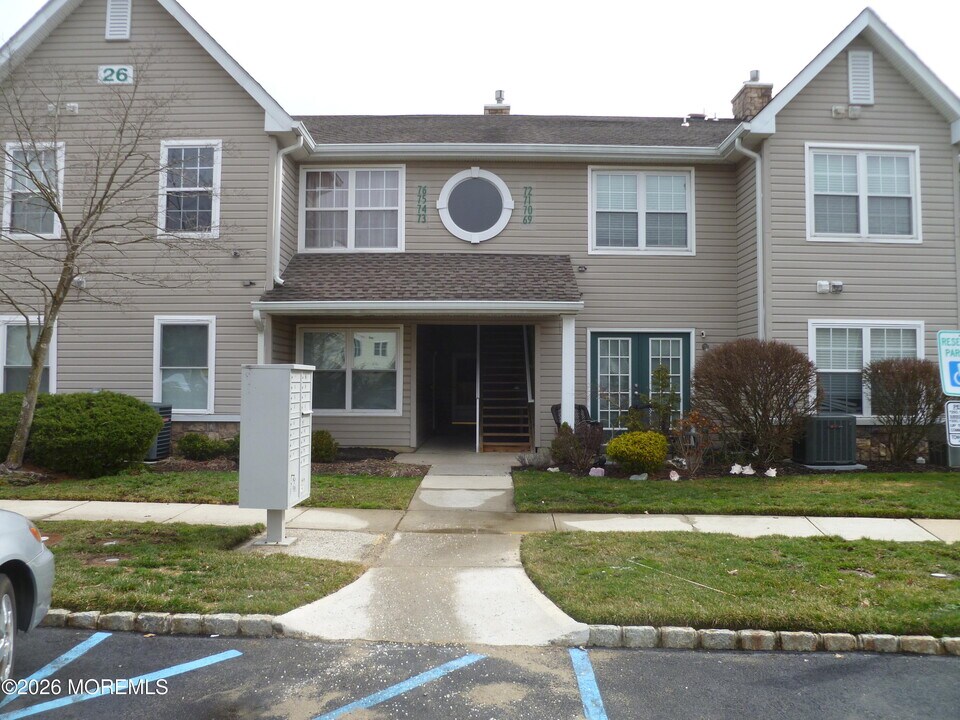 76 Des Moines Ct in Tinton Falls, NJ - Building Photo