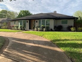 2724 Mollimar Dr in Plano, TX - Building Photo