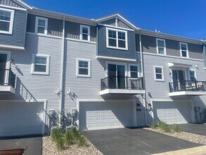 873 Roselyn Dr in Victoria, MN - Building Photo - Building Photo